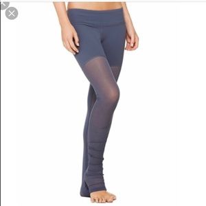 Alo Yoga Goddess leggings. XS. Gray blue mesh.